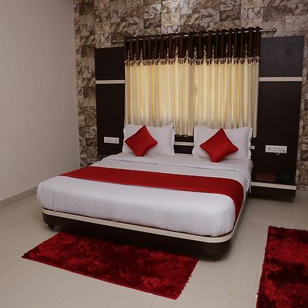 Dwārka Hotel Rudra Plaza מראה חיצוני תמונה