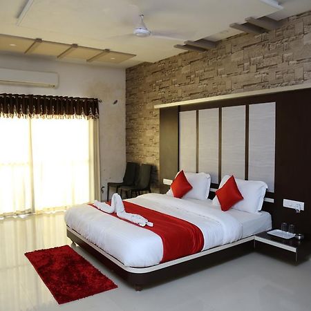 Dwārka Hotel Rudra Plaza מראה חיצוני תמונה
