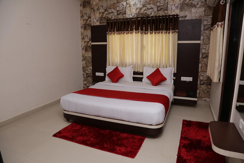Dwārka Hotel Rudra Plaza מראה חיצוני תמונה