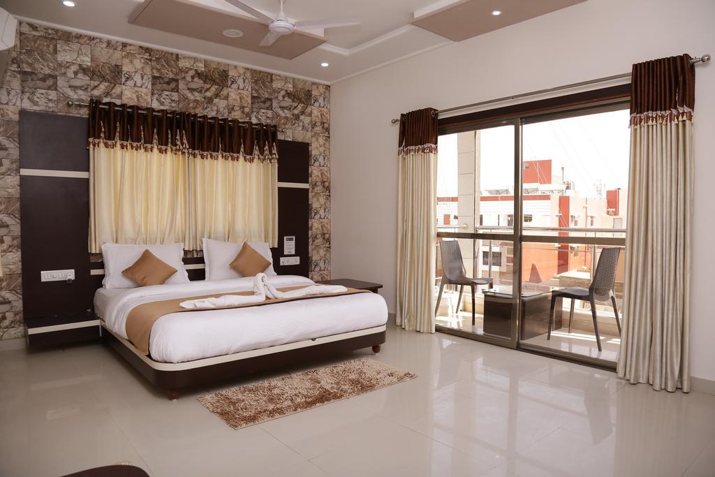Dwārka Hotel Rudra Plaza מראה חיצוני תמונה