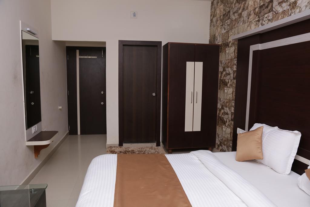 Dwārka Hotel Rudra Plaza מראה חיצוני תמונה