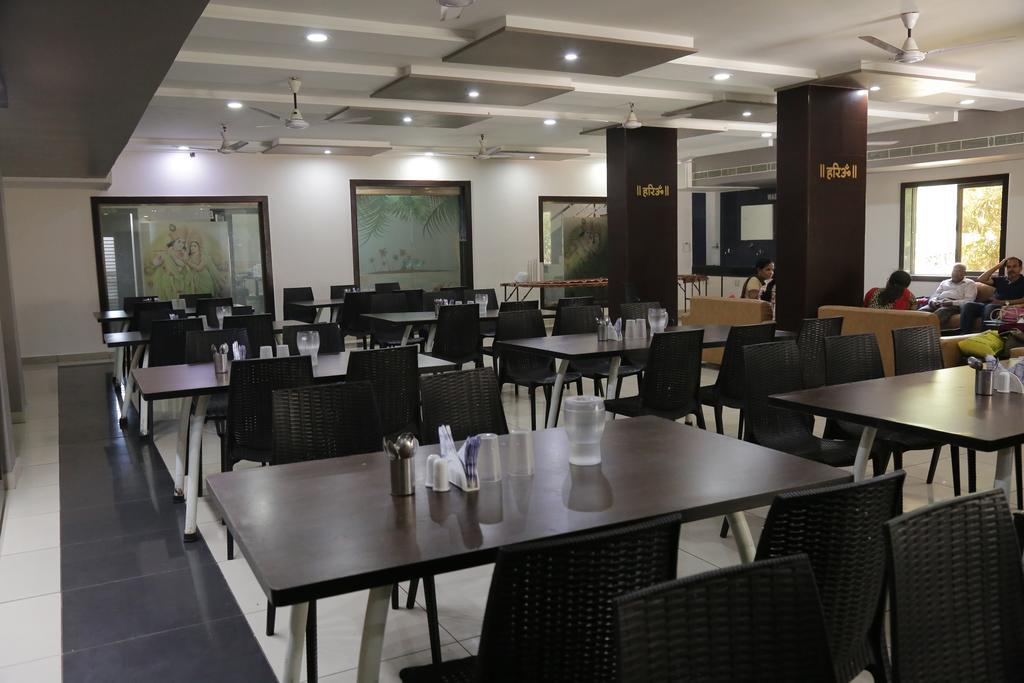 Dwārka Hotel Rudra Plaza מראה חיצוני תמונה
