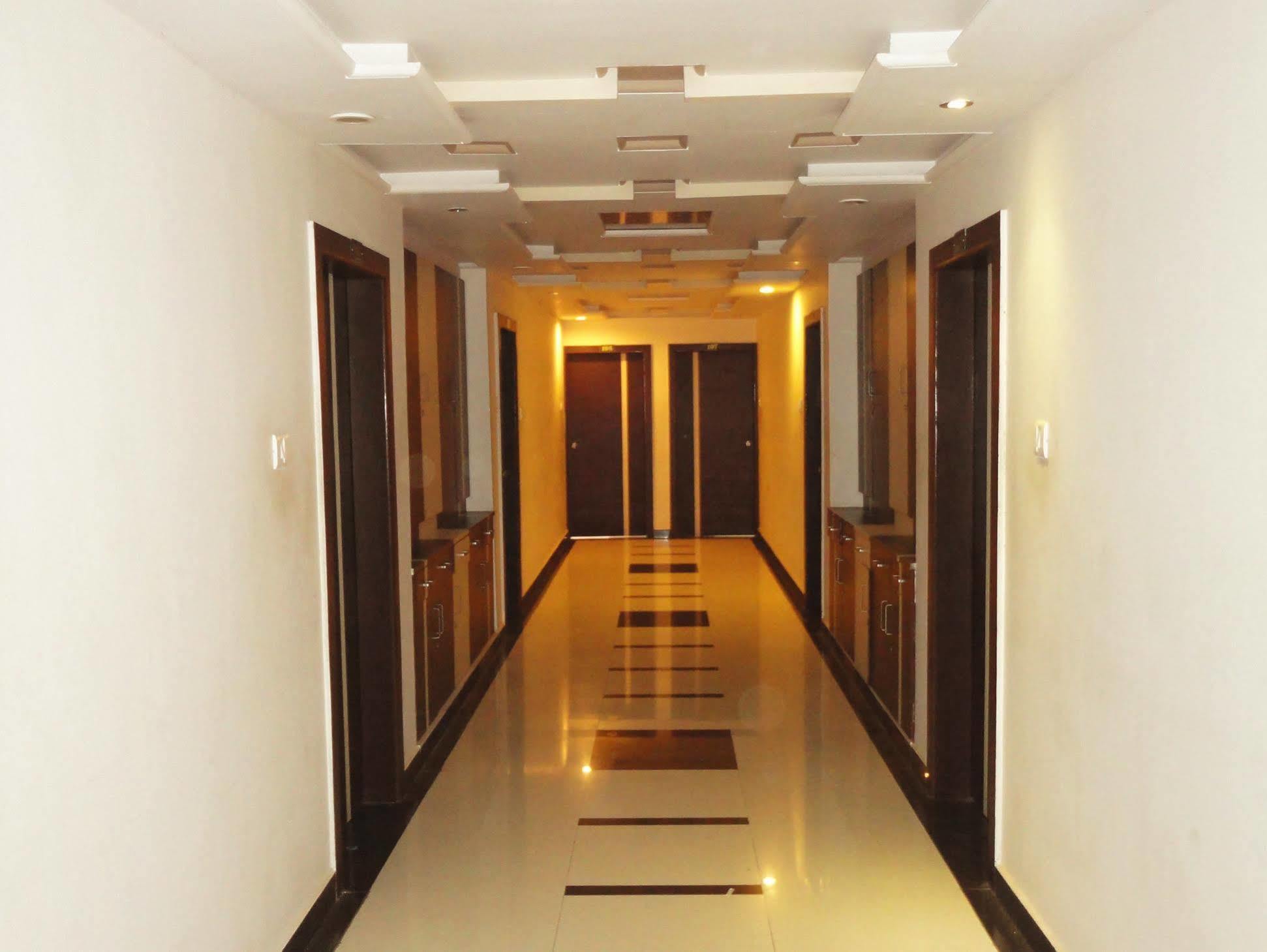 Dwārka Hotel Rudra Plaza מראה חיצוני תמונה